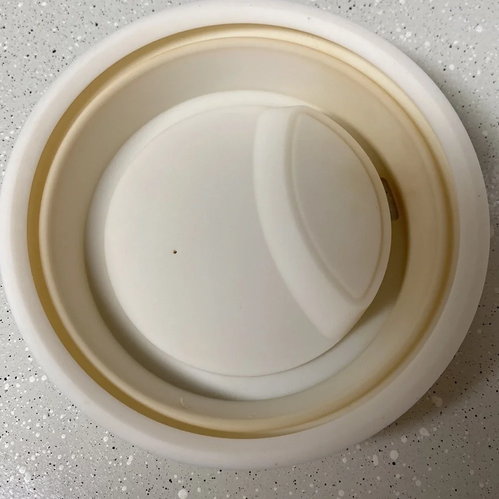 Starbucks 2010 ceramic mug insulated silicone cover lid 10 fl oz snowflake motif